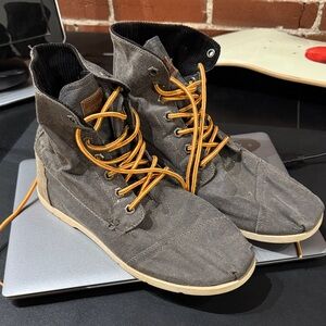 2012 Toms Boots Sz. 10.5